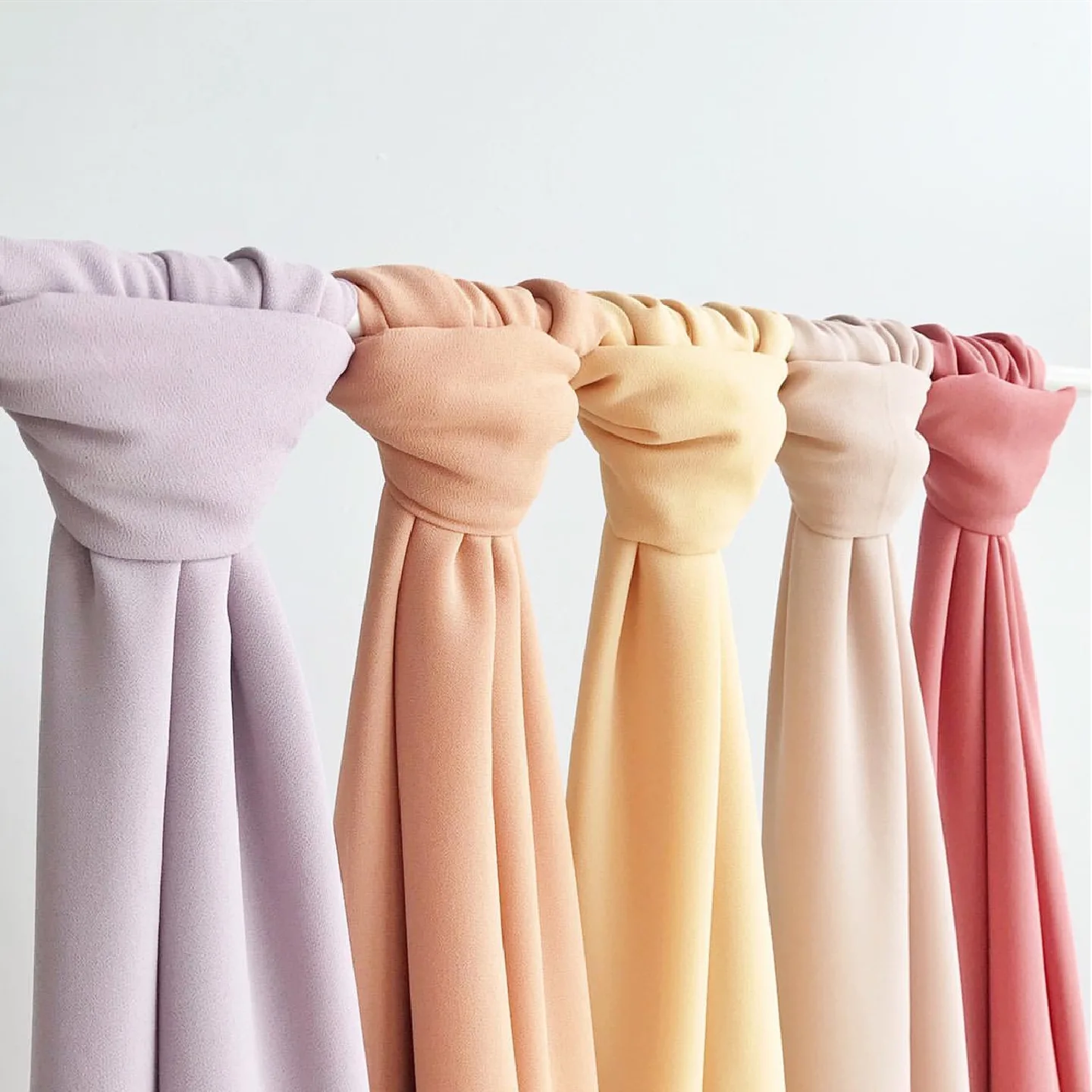 

2022 Women Elegant Modest Scarf Bubble Chiffon Silk Feeling Hijab Solid Color Shawls And Wraps Headband Muslim s Neck Foulard