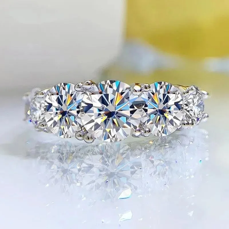 18k Plated 3.6CT All Moissanite Rings for Women 5 Stones Sparkling Diamond Wedding Band S925 Sterling Silver Jewelry GRA
18k Plated 3.6CT All Moissanite Rings for Women 5 Stones Sparkling Diamond Wedding Band S925 Sterling Silver Jewelry GRA