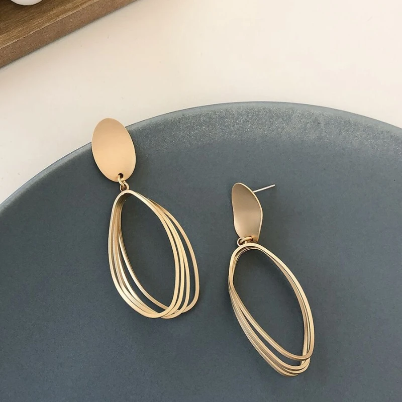 2023 New Quality Exaggerated Matte Gold Earrings European and American Hollow Alloy Women's Earrings Direct Selling 
2023 New Quality Exaggerated Matte Gold Earrings European and American Hollow Alloy Women's Earrings Direct Selling