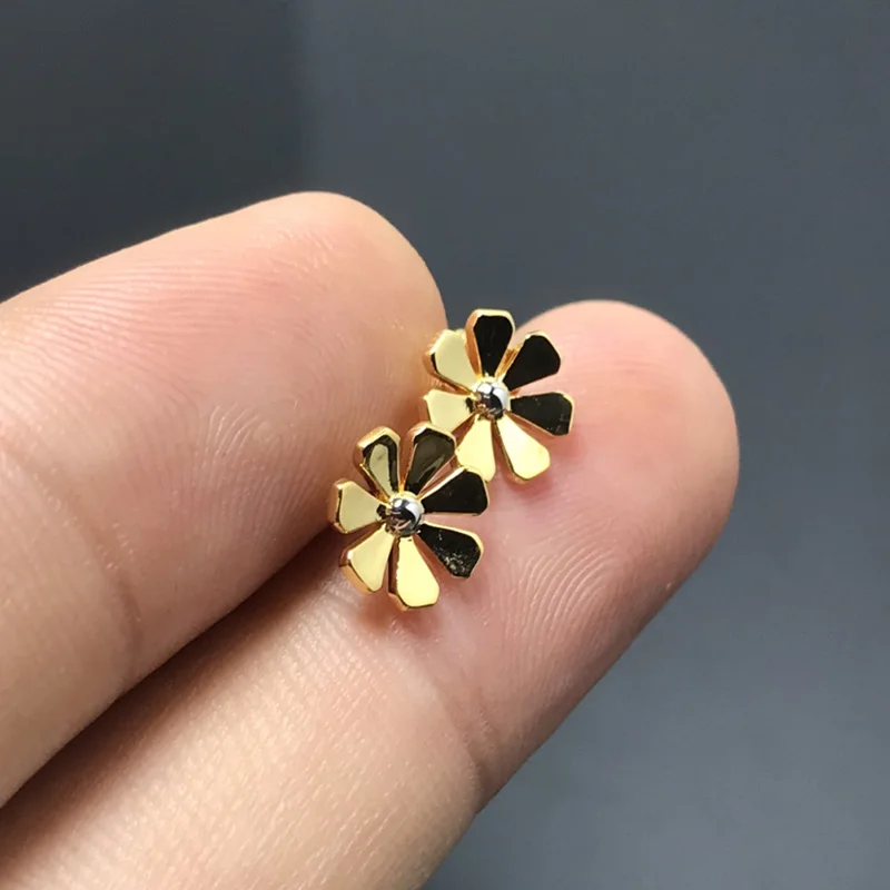 High Quality Color Separation Daisy Ear Studs Earrings For Women Luxury Fine Jewelry
High Quality Color Separation Daisy Ear Studs Earrings For Women Luxury Fine Jewelry