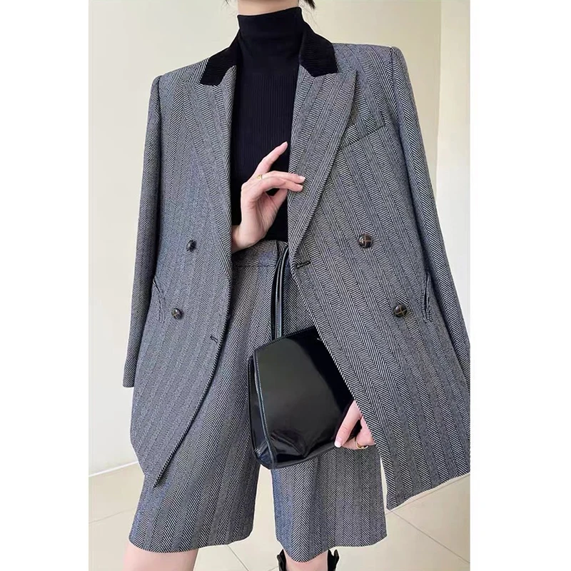 QOERLIN Two-Piece Knee Length Shorts & Blazer Suits Jacket OL Stylish Notched Collar Quality Blazer Double-Breasted Coat 2 Piece
QOERLIN Two-Piece Knee Length Shorts & Blazer Suits Jacket OL Stylish Notched Collar Quality Blazer Double-Breasted Coat 2 Piece