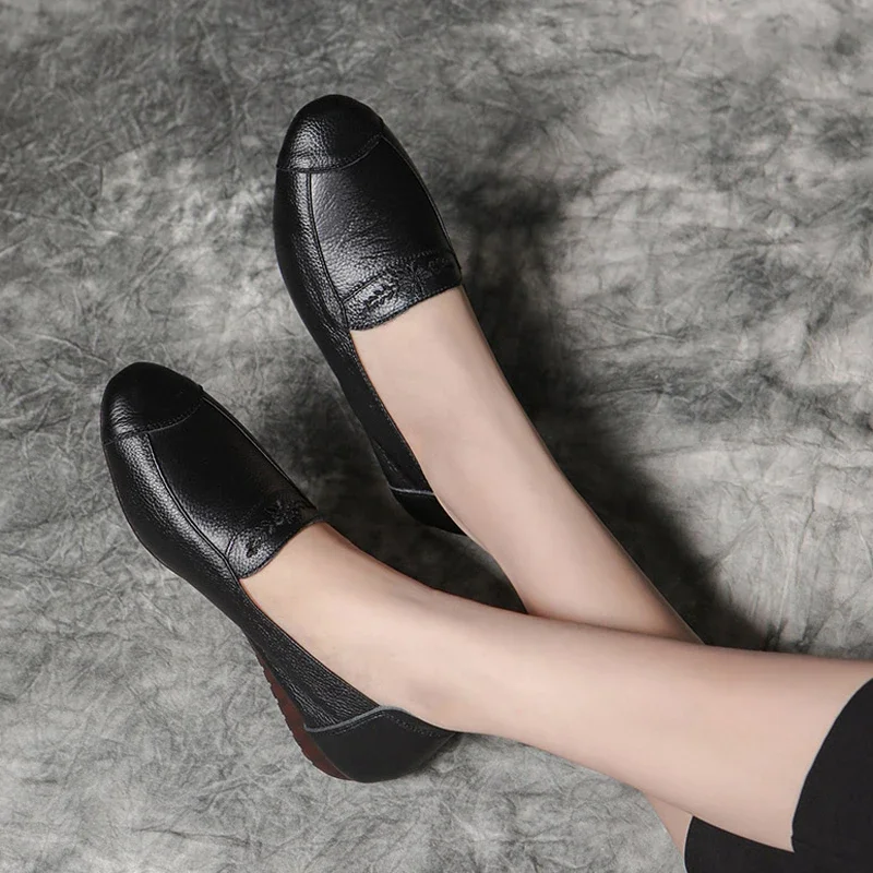 Soft-faced and comfortable low-heeled flat-bottomed shoes for women in spring and autumn with tendon soles. 4765
Soft-faced and comfortable low-heeled flat-bottomed shoes for women in spring and autumn with tendon soles. 4765