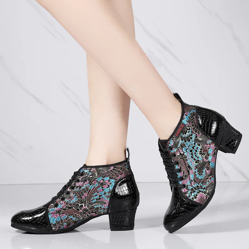 Chinese Style 3.5CM and 5cm Middle Heel Jitba Sailor Dancing Shoe Atutumn Winter Outdoor Rubber Dance Shoes for Women Heels
Chinese Style 3.5CM and 5cm Middle Heel Jitba Sailor Dancing Shoe Atutumn Winter Outdoor Rubber Dance Shoes for Women Heels