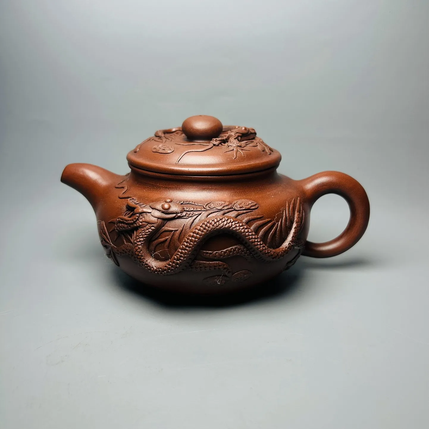 Китайский Глиняный Чайник Yixing Zisha, античный долгий чайник, Shi Dabin 400 мл
Китайский Глиняный Чайник Yixing Zisha, античный долгий чайник, Shi Dabin 400 мл