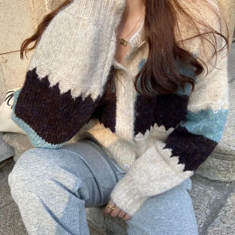 Free Size Womens Sweaters Autumn O-neck Long Sleeve Single Breasted Striped Loose Fashion Female Knitwear Ladies Clothes Hw56
Free Size Womens Sweaters Autumn O-neck Long Sleeve Single Breasted Striped Loose Fashion Female Knitwear Ladies Clothes Hw56