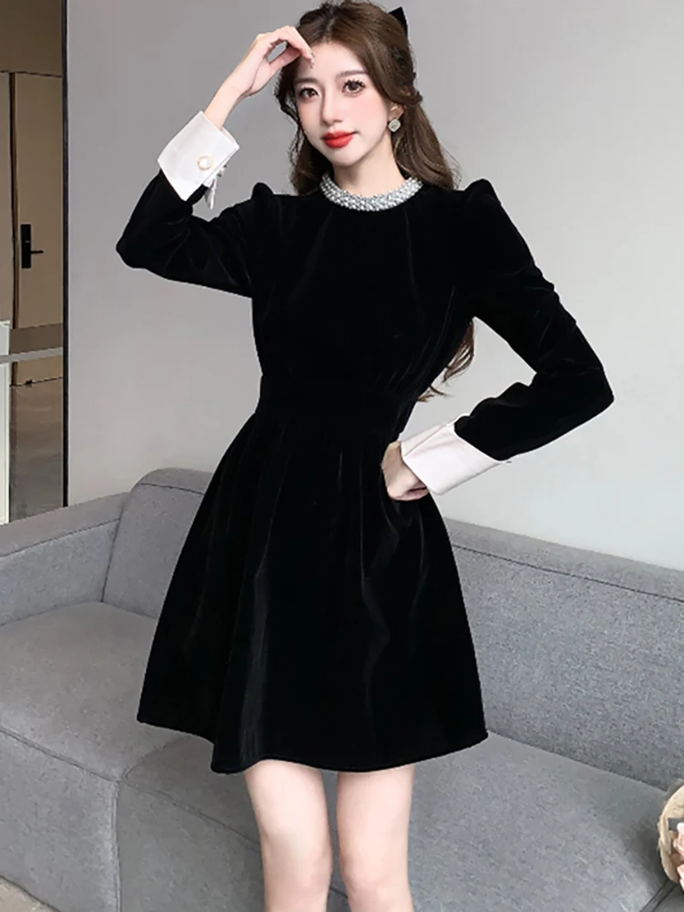 2023 Black Velvet Chic Diamonds Elegant Mini Dress Autumn Winter Korean Vintage Hepburn Dress Women Fashion Bodycon Party Dress
2023 Black Velvet Chic Diamonds Elegant Mini Dress Autumn Winter Korean Vintage Hepburn Dress Women Fashion Bodycon Party Dress