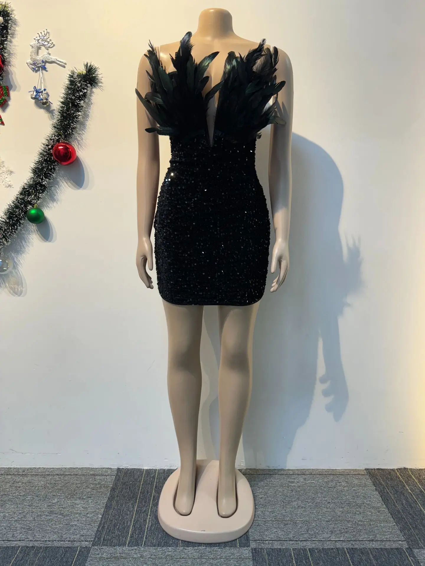 Woemn Dress Short Dresses Sexy Slim Fit Strapless Sleeveless Deep V Neck Sequin Feather Hip Wrap Elegant Splice Party Vestidos Woemn Dress Short Dresses Sexy Slim Fit Strapless Sleeveless Deep V Neck Sequin Feather Hip Wrap Elegant Splice Party Vestidos