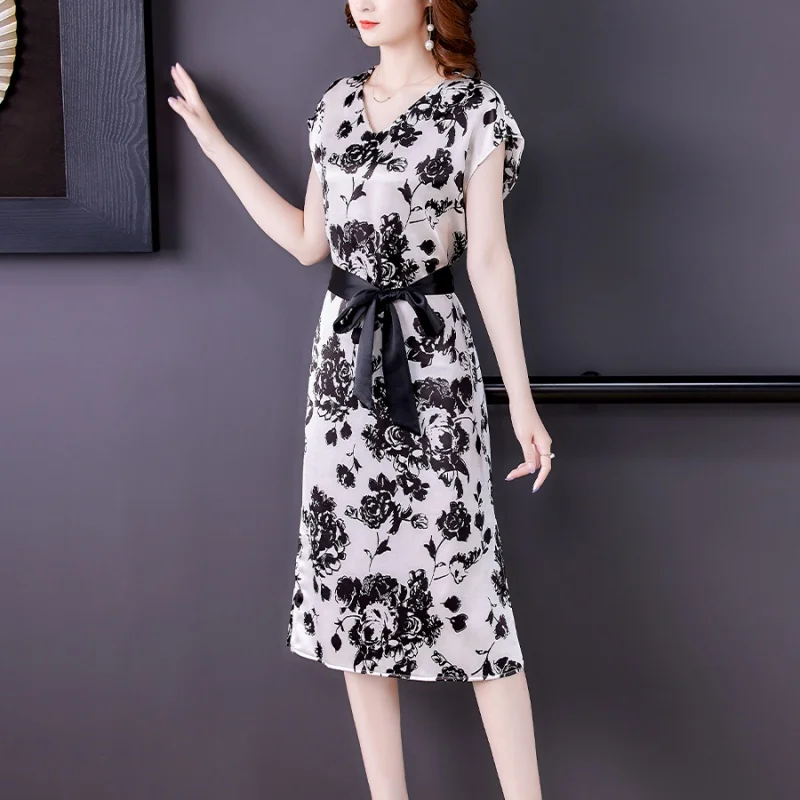 Summer Fashion Silk Printed Dress For Women 2023 Elegant Retro V-Neck Wrapped Up Waist For Slim Relaxation Party Dress Vestidos
Summer Fashion Silk Printed Dress For Women 2023 Elegant Retro V-Neck Wrapped Up Waist For Slim Relaxation Party Dress Vestidos