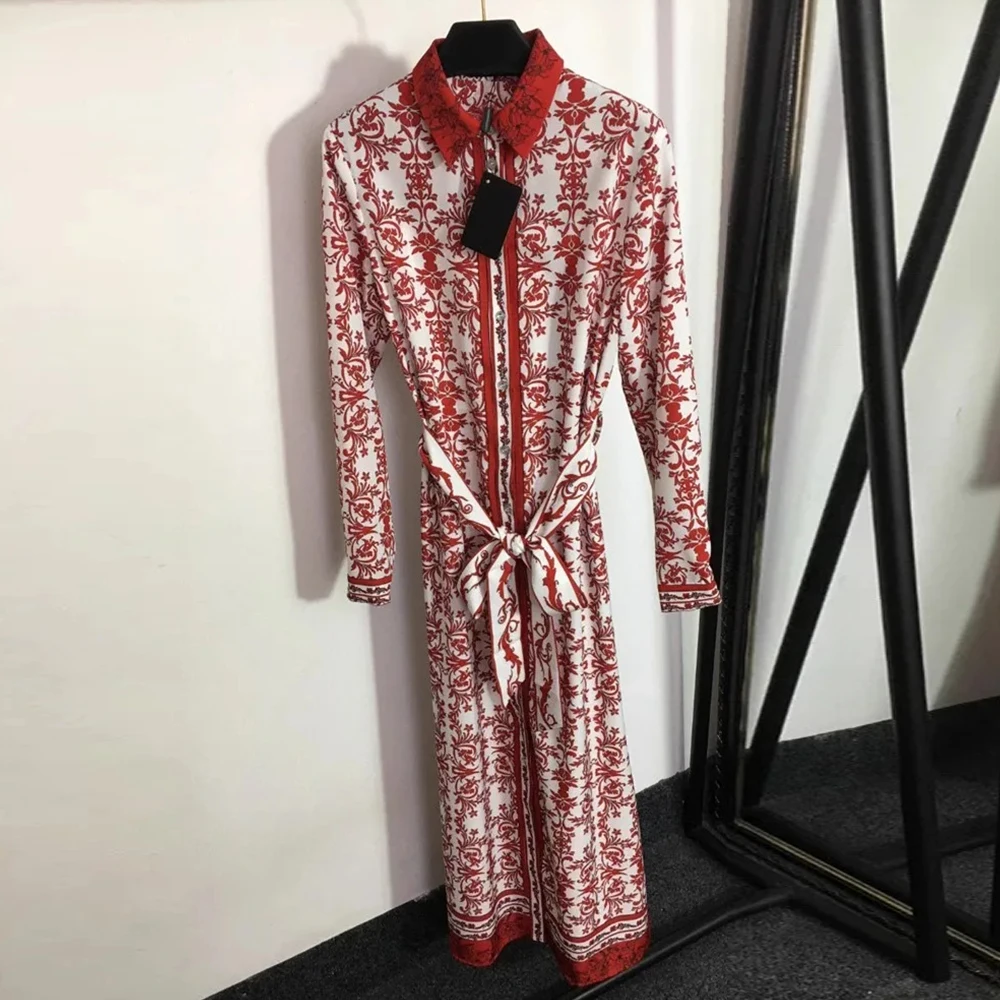 2023 Autumn Fashion Long Dress High Quality Women Turn Down Neck Long Sleeve Red Flower Print Belt Split Maxi Robes Vestidos
2023 Autumn Fashion Long Dress High Quality Women Turn Down Neck Long Sleeve Red Flower Print Belt Split Maxi Robes Vestidos