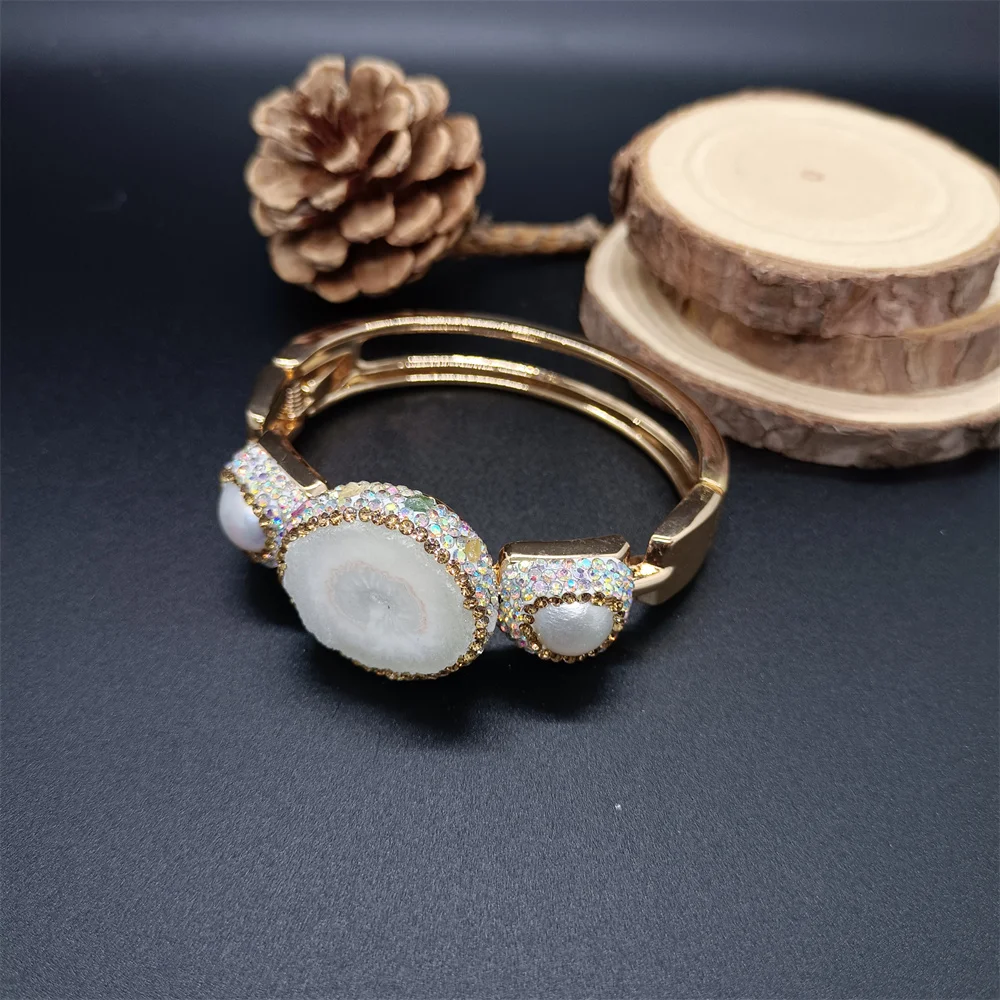 Natural pearl diamond tourmaline agate women's bracelet gold personality fashion simple luxury temperament lady diamond jewelry
Natural pearl diamond tourmaline agate women's bracelet gold personality fashion simple luxury temperament lady diamond jewelry