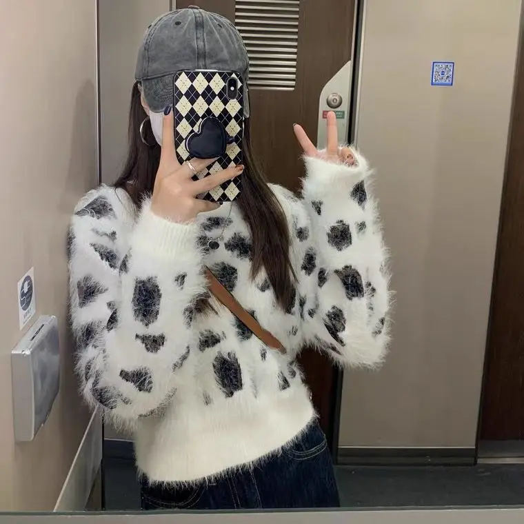 Restore ancient ways leopard mink fur garment female wear soft waxy show thin round collar short paragraph long-sleeved sweater
Restore ancient ways leopard mink fur garment female wear soft waxy show thin round collar short paragraph long-sleeved sweater