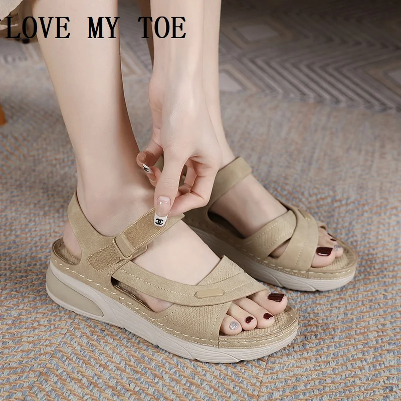 Women's Sandals Summer 2024 Casual PU Non-Slip Soft Comfort MD Platform Wedge High Heels Open Toe Retro Shoes Woman Beach Party
Women's Sandals Summer 2024 Casual PU Non-Slip Soft Comfort MD Platform Wedge High Heels Open Toe Retro Shoes Woman Beach Party