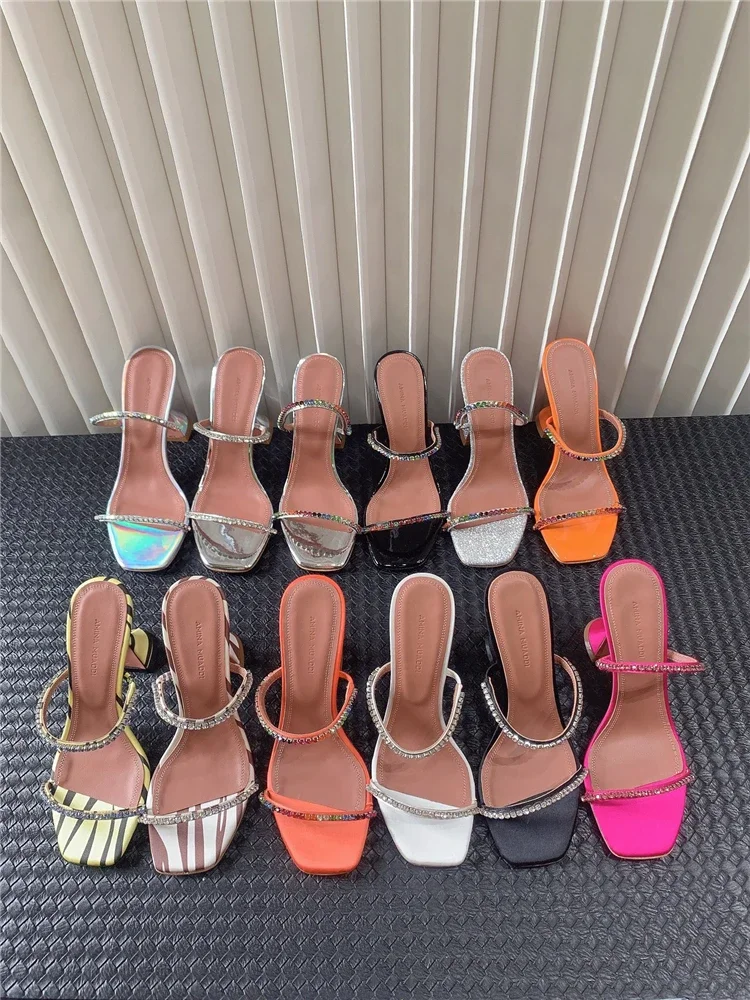 Amina Muaddi rhinestone wine glasses and open-toed high-heeled sandals with the same word as online celebrity with slippers
Amina Muaddi rhinestone wine glasses and open-toed high-heeled sandals with the same word as online celebrity with slippers