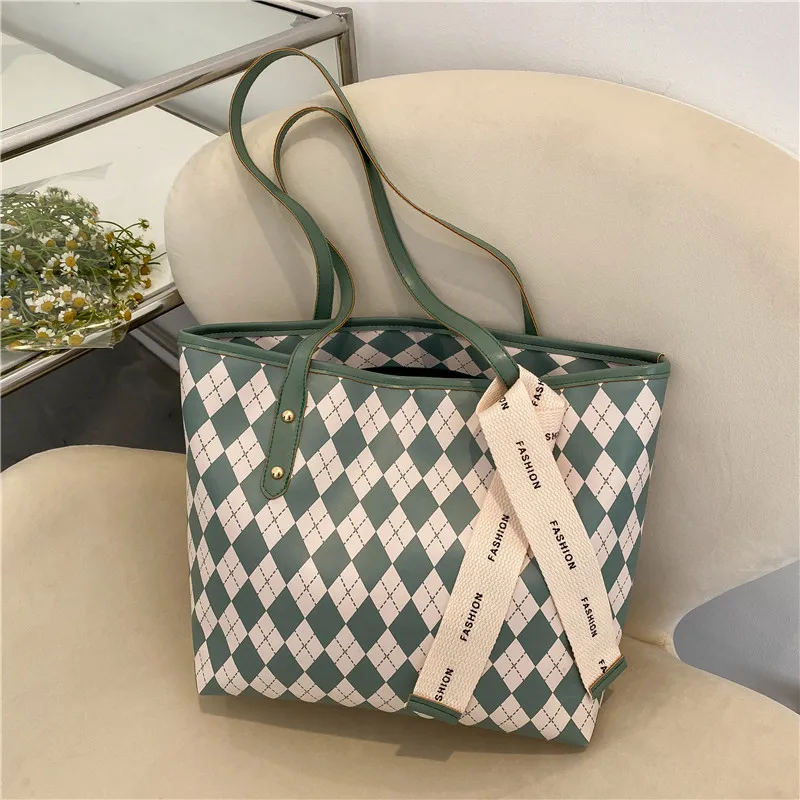 Женская клетчатая сумка-тоут в стиле ретро
Женская клетчатая сумка-тоут в стиле ретро