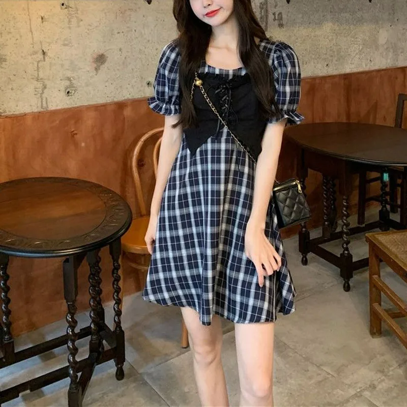 Summer New Women's Fashion Vintage Square Collar Drawstring Commuter Casual Bubble Sleeve Vest Fake Two-piece Plaid Dresses
Summer New Women's Fashion Vintage Square Collar Drawstring Commuter Casual Bubble Sleeve Vest Fake Two-piece Plaid Dresses