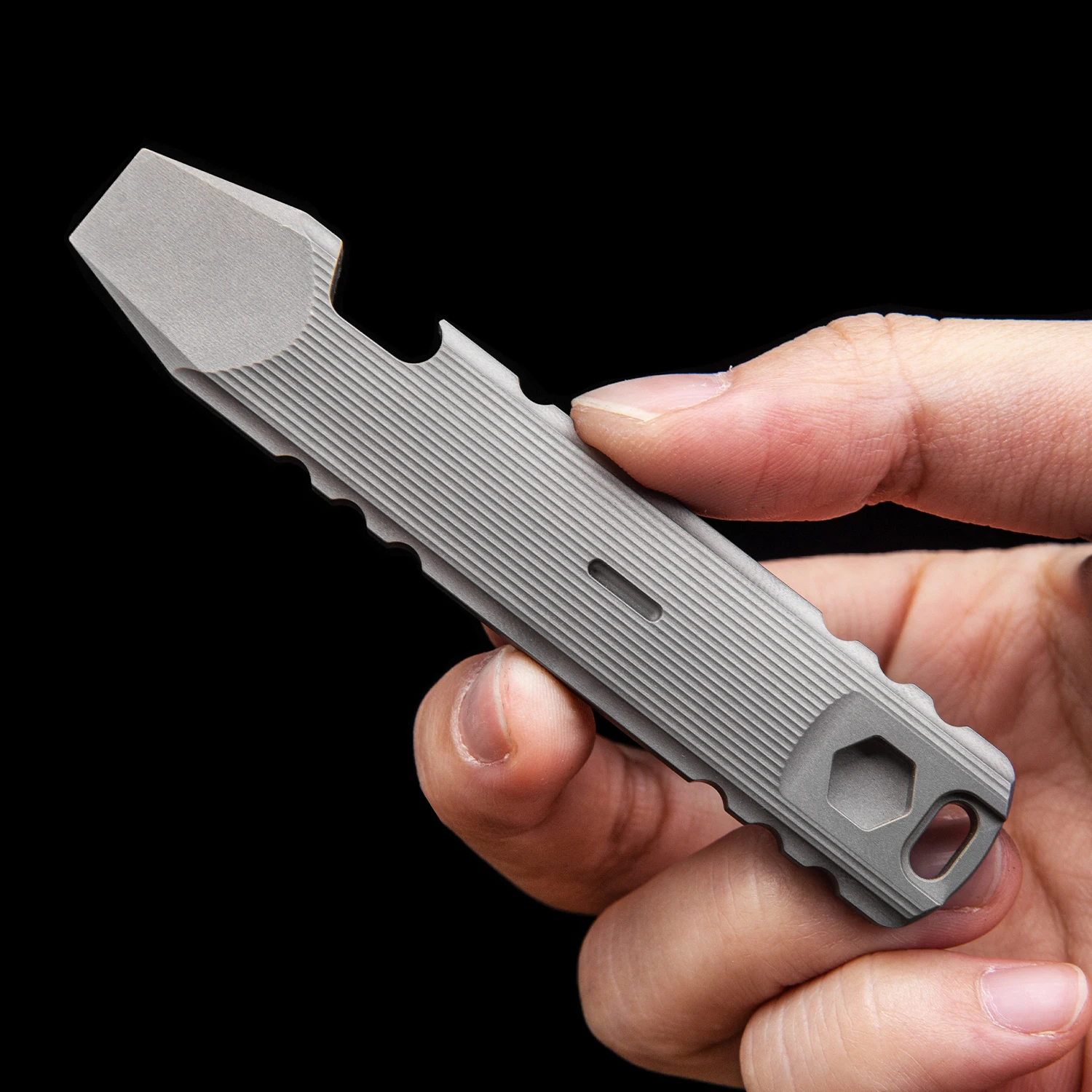 Многофункциональный инструмент T50, открывалка для бутылок из титанового сплава, карманная открывалка для открытия бутылок, Новинка для повседневного использования
Многофункциональный инструмент T50, открывалка для бутылок из титанового сплава, карманная открывалка для открытия бутылок, Новинка для повседневного использования