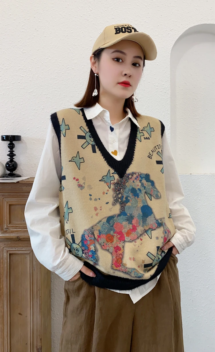 NYFS 2023 Autumn Winter New Woman Vest Sweater Korea Loose knitting Cartoon Print V-neck Tops
NYFS 2023 Autumn Winter New Woman Vest Sweater Korea Loose knitting Cartoon Print V-neck Tops