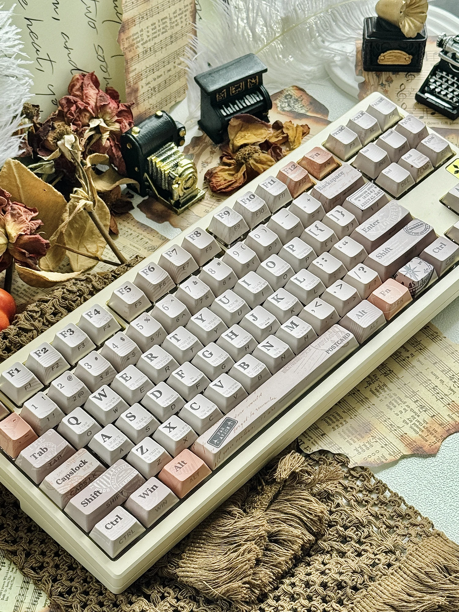 JKDK PostSys 1999 гравировка по бокам полупрозрачные колпачки для ключей PBT оригинальная пятисторонняя Сублимация 75 87 104 механическая клавиатура под заказ
JKDK PostSys 1999 гравировка по бокам полупрозрачные колпачки для ключей PBT оригинальная пятисторонняя Сублимация 75 87 104 механическая клавиатура под заказ
