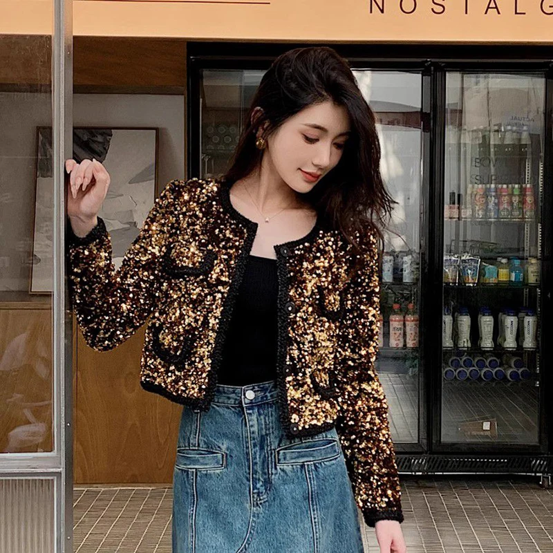 Fashion Gold Sequin O-neck Women Short Jacket Covered Button Long Sleeve Elegant Crop Top Coat Autumn Party Lady Streetwear Tops
Fashion Gold Sequin O-neck Women Short Jacket Covered Button Long Sleeve Elegant Crop Top Coat Autumn Party Lady Streetwear Tops