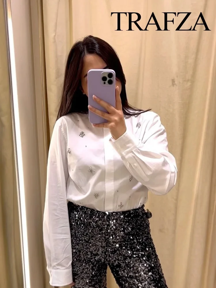 TRAFZA 2023 Autumn Blouses For Women Fashion Turn Down Collar Jewelry Decoration Slim Shirt Female Vintage Simple Women's Shirts
TRAFZA 2023 Autumn Blouses For Women Fashion Turn Down Collar Jewelry Decoration Slim Shirt Female Vintage Simple Women's Shirts