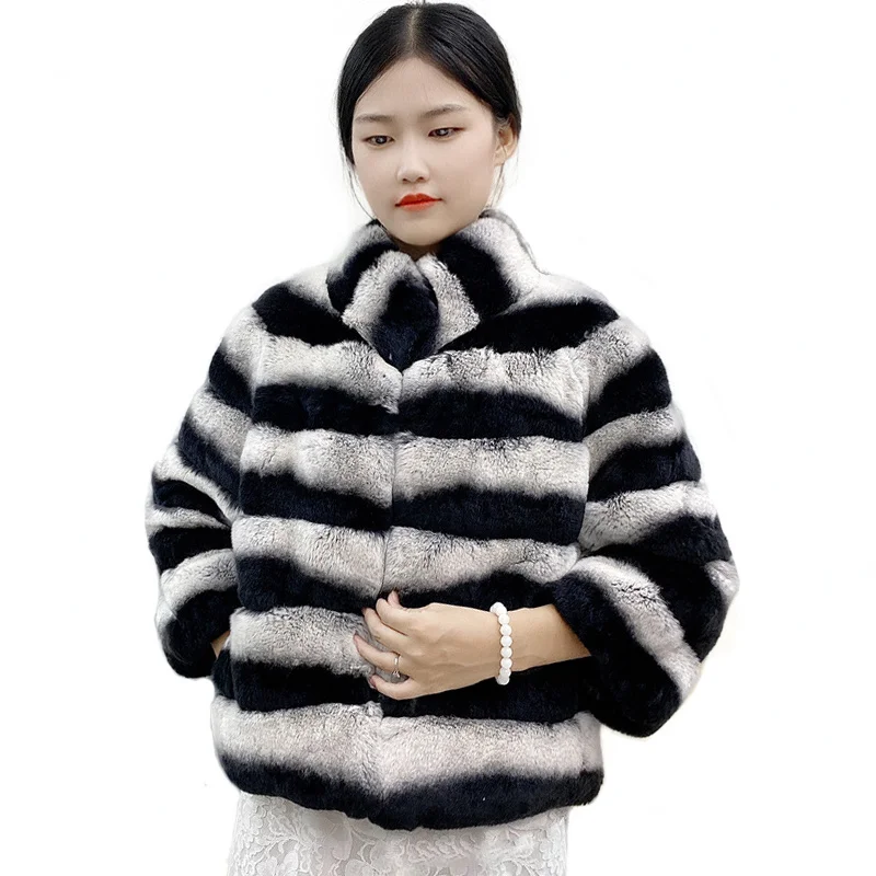 2023 Новая женская Шиншилла полосатая куртка Настоящий мех кролика пальто Длина 60 см Упаковка зимние меховые куртки для женщин 
2023 Новая женская Шиншилла полосатая куртка Настоящий мех кролика пальто Длина 60 см Упаковка зимние меховые куртки для женщин