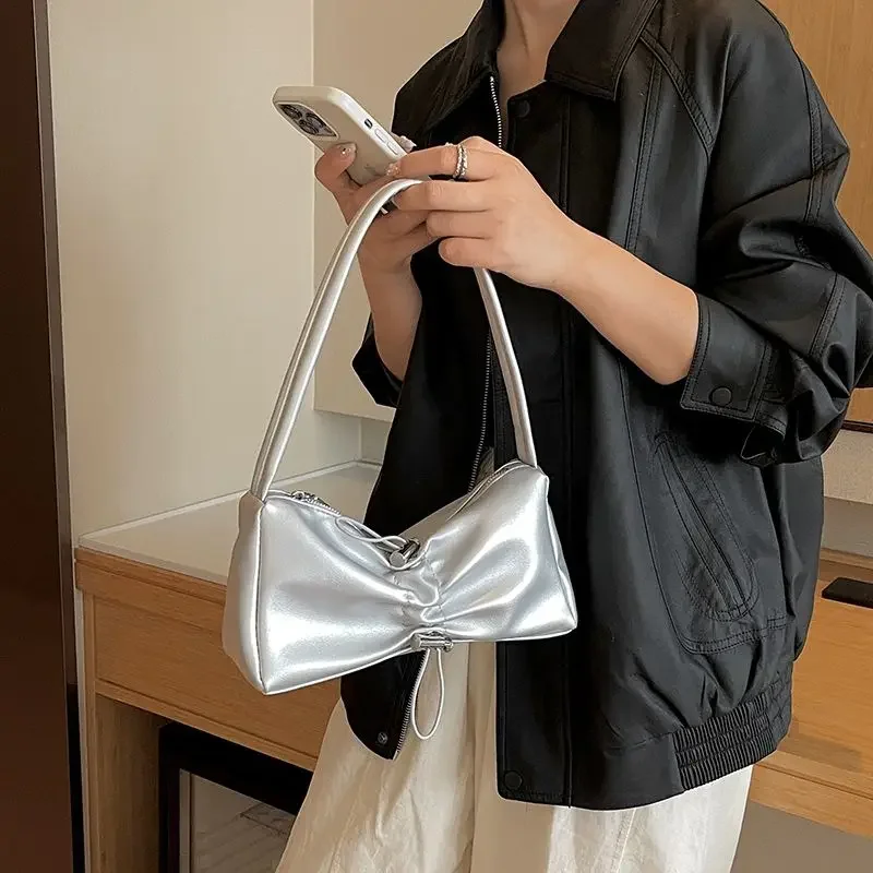 Korean 2024 New Soft Leather Versatile Women's Handbag Solid Drawstring Pleated Shoulder Bag Y2k Fashion Street Underarm Bag Ins
Korean 2024 New Soft Leather Versatile Women's Handbag Solid Drawstring Pleated Shoulder Bag Y2k Fashion Street Underarm Bag Ins