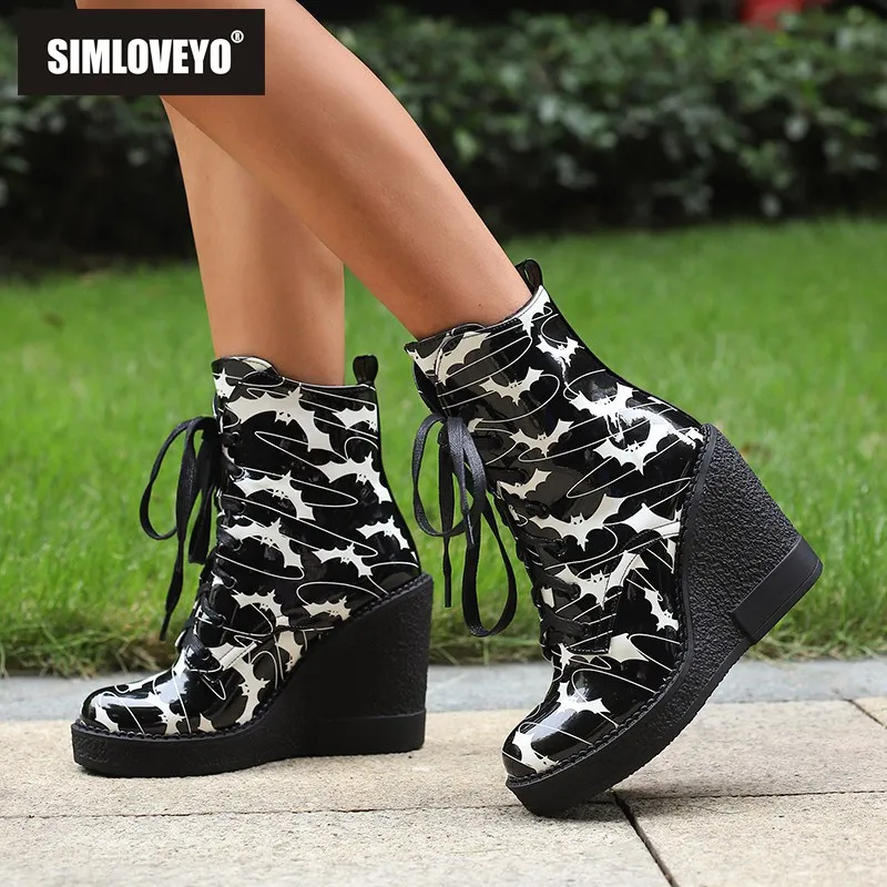SIMLOVEYO Fashion Female Ankle Boots Round Toe Wedges High Heel 11cm Platform 2.5cm Lace Up Mixed Big Size 42 43 44 Punk Shoes
SIMLOVEYO Fashion Female Ankle Boots Round Toe Wedges High Heel 11cm Platform 2.5cm Lace Up Mixed Big Size 42 43 44 Punk Shoes