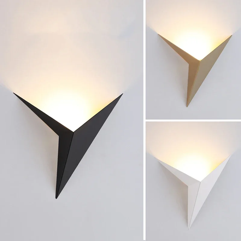 Creative Wrought Iron Special-shaped Triangle Wall Lamp Simple Bedroom Study Hotel Room Bedside Led Wall Lamp Mirror Front Lamp
Creative Wrought Iron Special-shaped Triangle Wall Lamp Simple Bedroom Study Hotel Room Bedside Led Wall Lamp Mirror Front Lamp