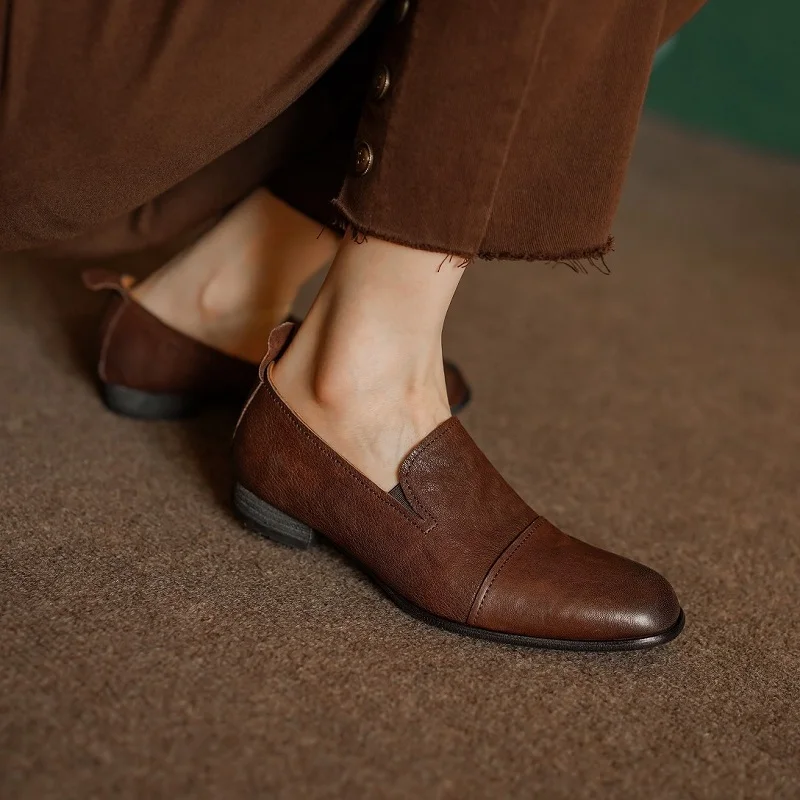 Round Toe Simple Shoes British Style Ladies Horsehide Leather Flats Retro Shoes For Women Slip On Quality European Loafers
Round Toe Simple Shoes British Style Ladies Horsehide Leather Flats Retro Shoes For Women Slip On Quality European Loafers