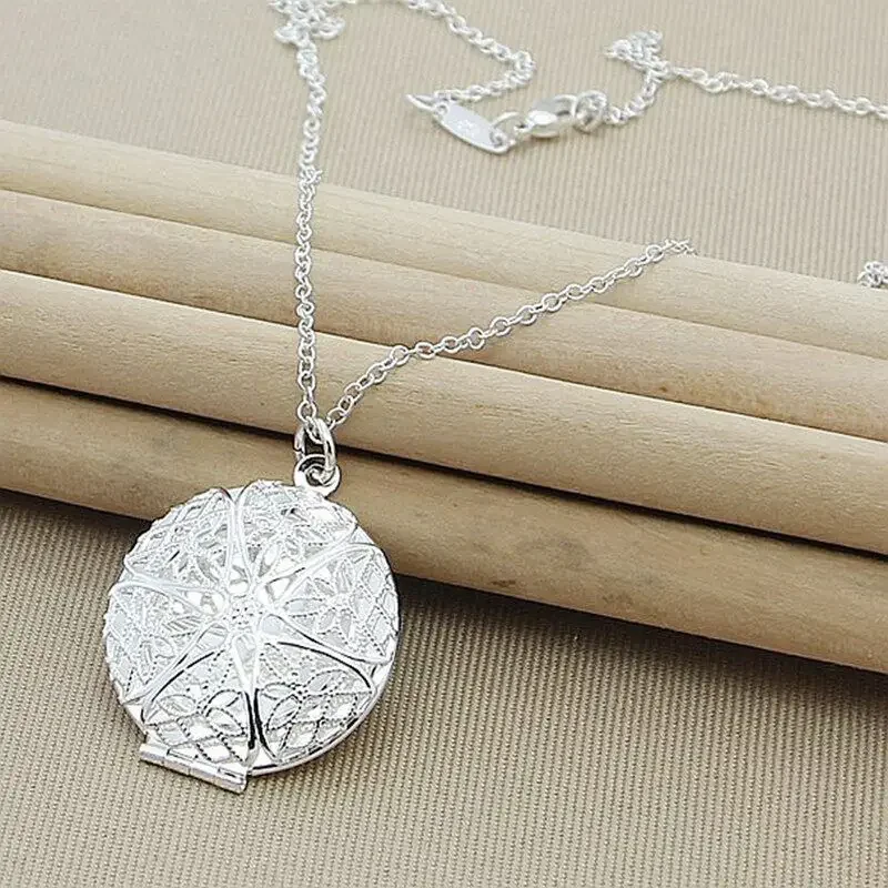 CHUANGCHENG 925 Sterling Silver Locket Photo Frame Pendant Chain Necklace Accessories
CHUANGCHENG 925 Sterling Silver Locket Photo Frame Pendant Chain Necklace Accessories