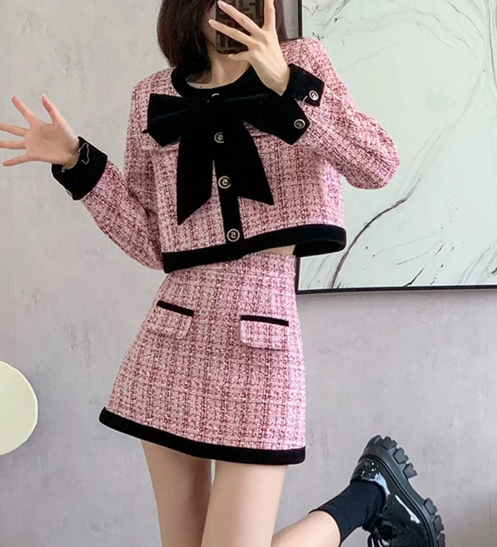 Autumn Winter Luxury Style Chic Pink Plaid Tweed Two Piece Set Woman Bow Short Coat Jacket Plus Mini Short A-line Skirt 2023
Autumn Winter Luxury Style Chic Pink Plaid Tweed Two Piece Set Woman Bow Short Coat Jacket Plus Mini Short A-line Skirt 2023