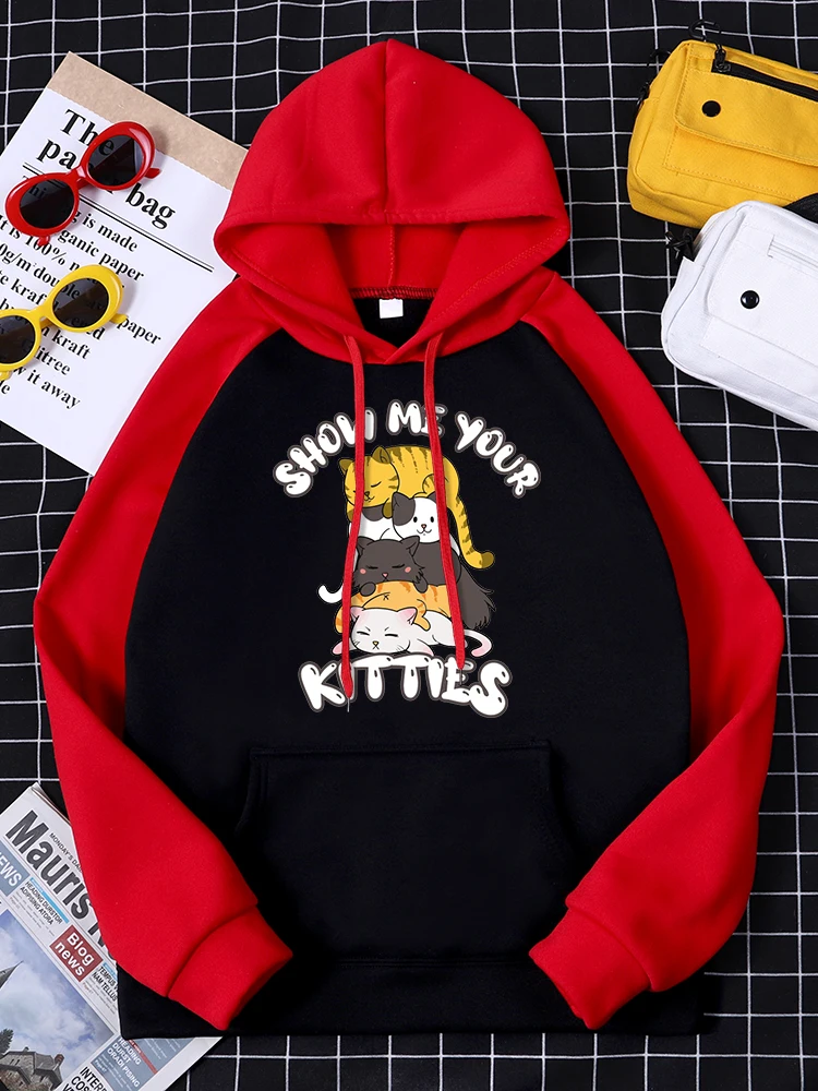 Свитшот женский флисовый в стиле ретро с карманами и надписью «Show Me Your Kitties»
Свитшот женский флисовый в стиле ретро с карманами и надписью «Show Me Your Kitties»