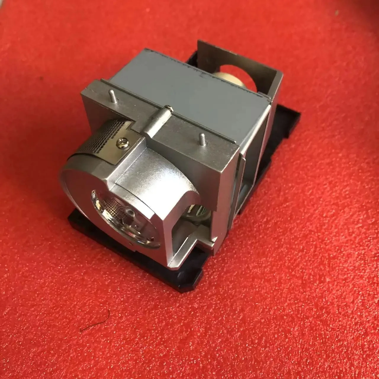 Запасная Оригинальная лампа AWO модель 1026952 для смарт-доски U100 / U100w интерактивные доски 
Запасная Оригинальная лампа AWO модель 1026952 для смарт-доски U100 / U100w интерактивные доски