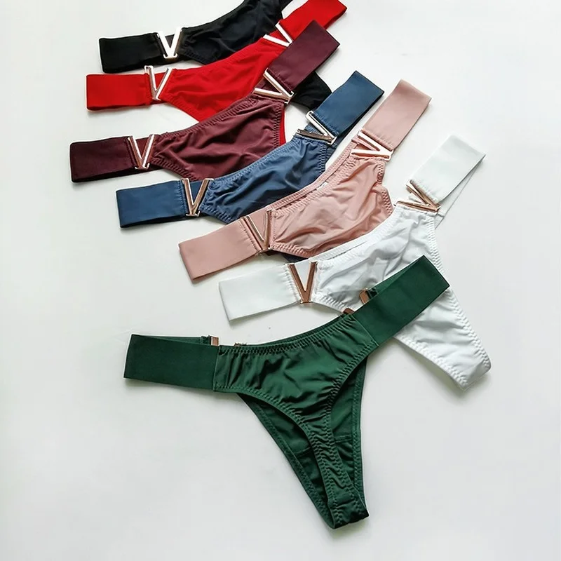 Fashion Sexy V-Shaped Metal Decoration Underwear Sports Hip Lifting Low Waist High Fork Half Sheath Briefs Panties for Women
Fashion Sexy V-Shaped Metal Decoration Underwear Sports Hip Lifting Low Waist High Fork Half Sheath Briefs Panties for Women