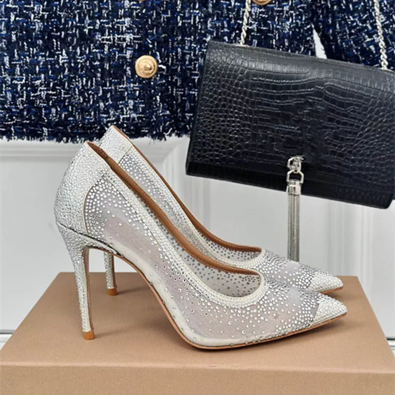 2024 Designer Brand Women's Shoes Pointed High Heels, Fine Heels, Mesh Water Diamond Breathable Sandals, Summer New Edition
2024 Designer Brand Women's Shoes Pointed High Heels, Fine Heels, Mesh Water Diamond Breathable Sandals, Summer New Edition