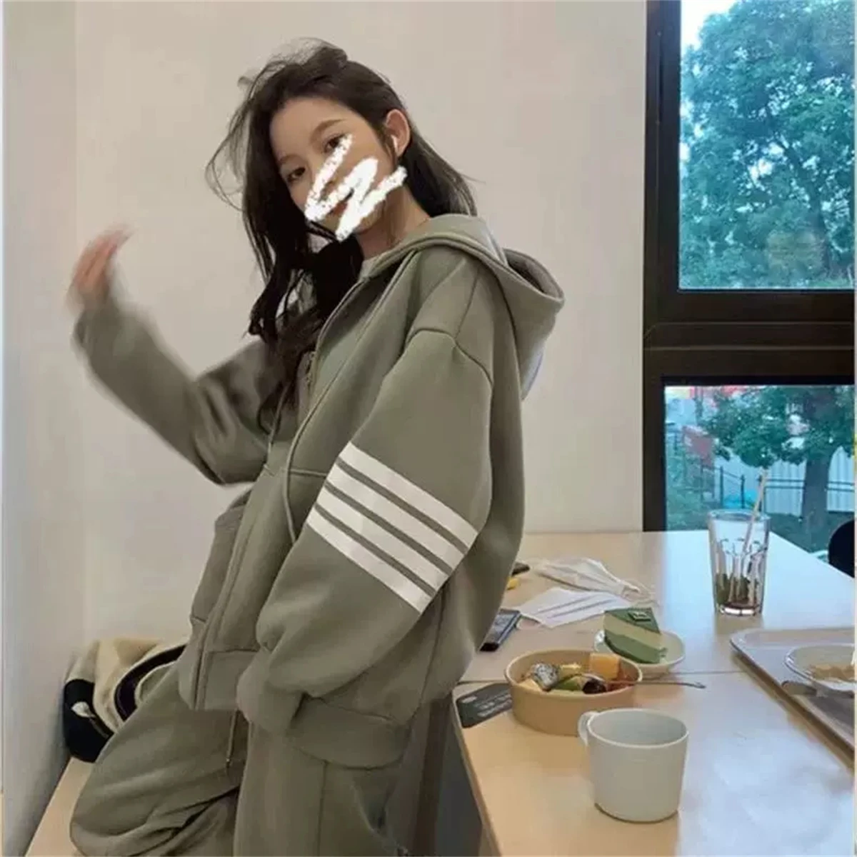 Western-Style Fried Street Sports Suit Women's Hooded Sweater Jacket Loose Running Casual Fashion Two-Piece Lazy
Western-Style Fried Street Sports Suit Women's Hooded Sweater Jacket Loose Running Casual Fashion Two-Piece Lazy