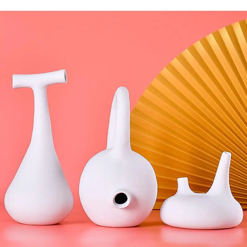 Creative White Abstract Ceramic Vase Irregular Vase Art Table Decoration Living Room Decoration European Style Home Decoration
Creative White Abstract Ceramic Vase Irregular Vase Art Table Decoration Living Room Decoration European Style Home Decoration