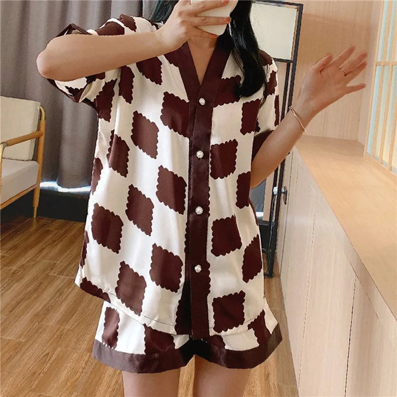 Women'S Casual Pajamas Set 2 Pieces Shorts And Short Sleeve Blouse Summer Sleepwear Sexy Cardigan Printed Home Clothing Set
Women'S Casual Pajamas Set 2 Pieces Shorts And Short Sleeve Blouse Summer Sleepwear Sexy Cardigan Printed Home Clothing Set