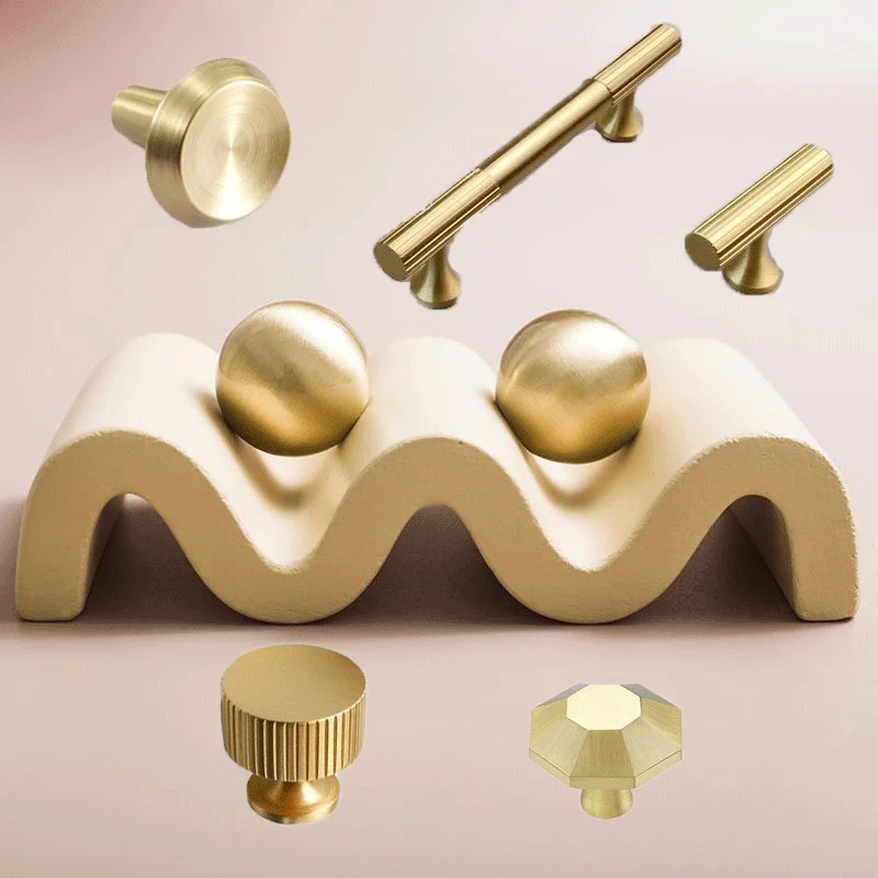 Латунный шкаф с одной ручкой и одним отверстием, минималистичный современный простой золотой скандинавский шкаф для обуви, винный шкаф 
Латунный шкаф с одной ручкой и одним отверстием, минималистичный современный простой золотой скандинавский шкаф для обуви, винный шкаф