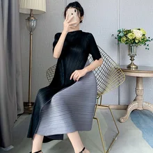 Spring/Summer Three House Pleated Dress with Black Grey Fake Two Way Stitching Design Elegant and Fashionable Mosaic Midi Dress