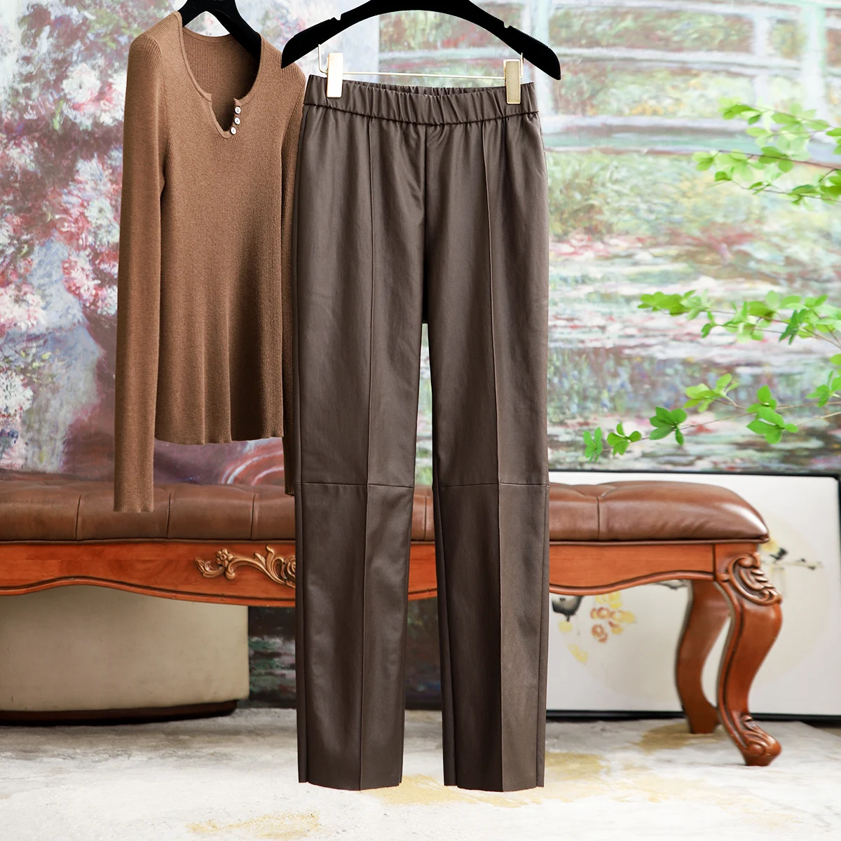 Vegan Leather Padded Black Cigarette Pants Female 2023 New Fall and Winter Elastic Waist Slim Pants Work Style Leisure Clothing
Vegan Leather Padded Black Cigarette Pants Female 2023 New Fall and Winter Elastic Waist Slim Pants Work Style Leisure Clothing