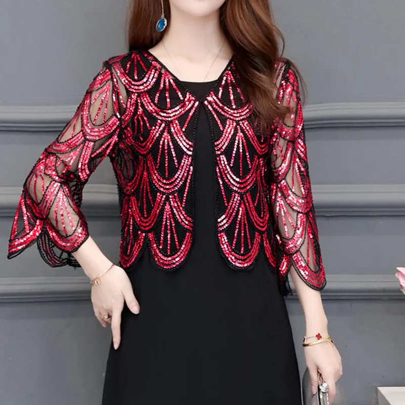 Summer New V-neck Fashion Three Quarter All-match Cardigan Women High Street Elegant Button Shawl Sequined Hollow Out Y2K Tops
Summer New V-neck Fashion Three Quarter All-match Cardigan Women High Street Elegant Button Shawl Sequined Hollow Out Y2K Tops