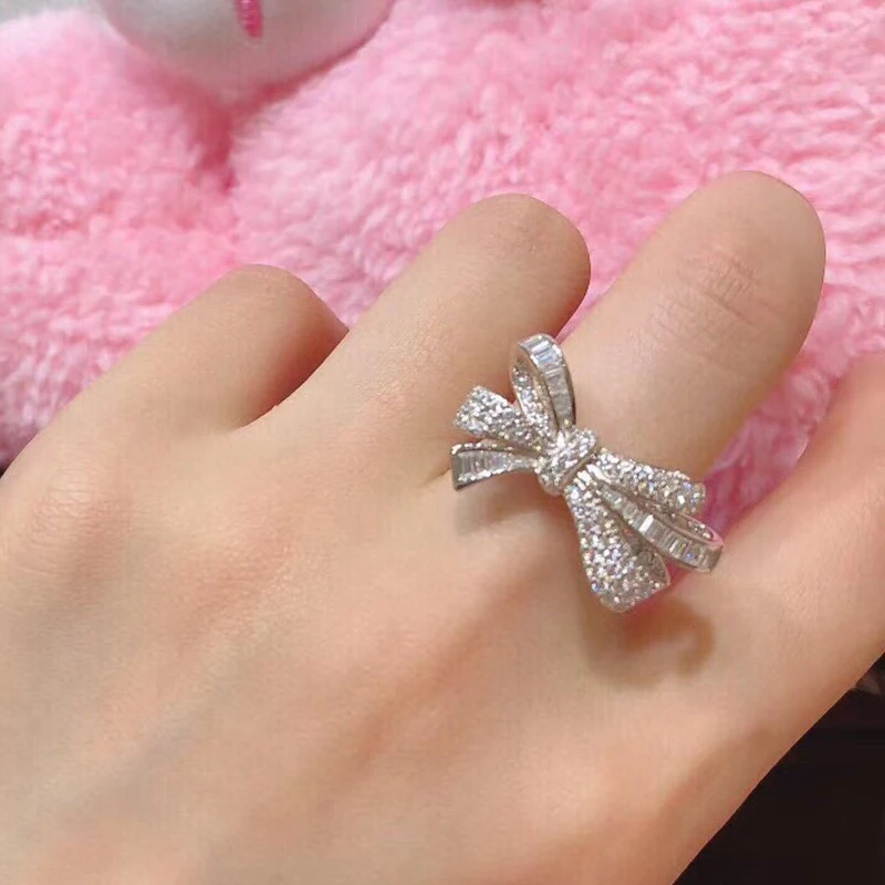 Bow design ring female niche high-grade sense light luxury ring temperament fashion personality 2024 new tide women`s gift box
Bow design ring female niche high-grade sense light luxury ring temperament fashion personality 2024 new tide women`s gift box
