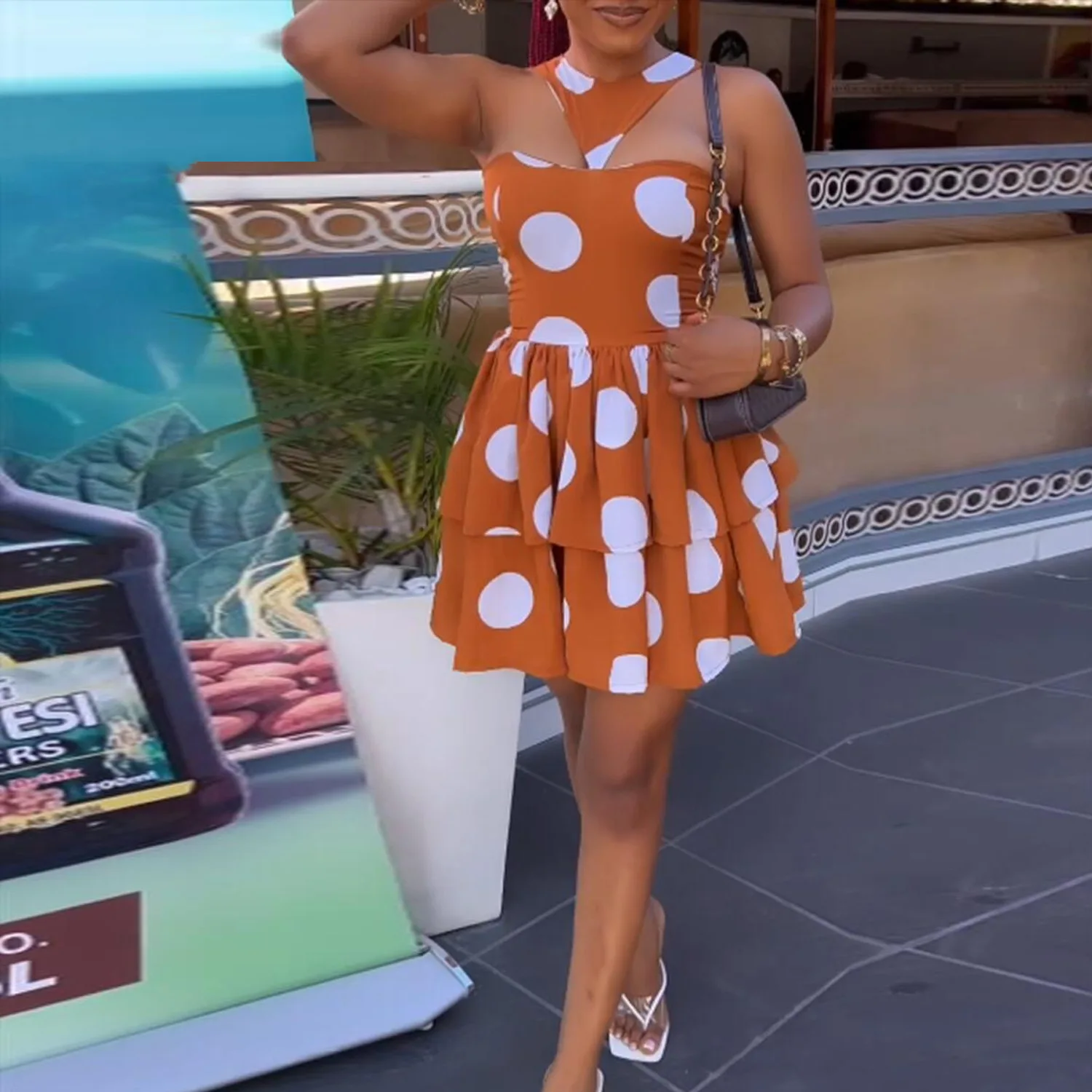 Casual Dots Printed Loose Mini Dress Women Sleeveless Cascading Ruffles Big Swing 2023 Summer Street Chic Fashion Vestidos Robes
Casual Dots Printed Loose Mini Dress Women Sleeveless Cascading Ruffles Big Swing 2023 Summer Street Chic Fashion Vestidos Robes