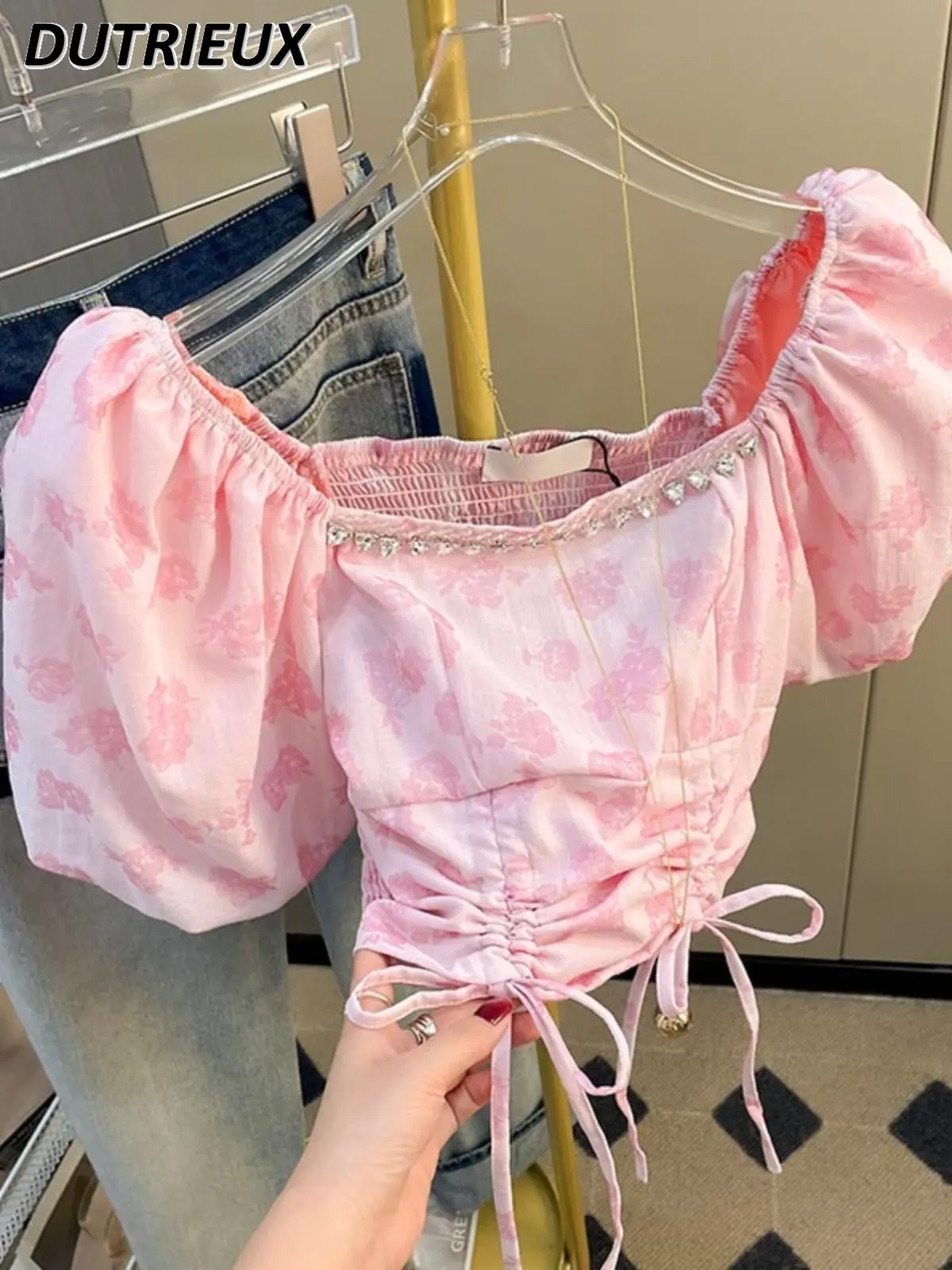 Short Sweet Pink Blouse Women's Shirt Summer New High Waist Slimming Drawstring Diamond-Embedded Bubble Sleeve Floral Tops
Short Sweet Pink Blouse Women's Shirt Summer New High Waist Slimming Drawstring Diamond-Embedded Bubble Sleeve Floral Tops