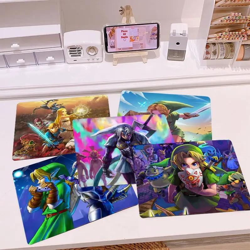 Games-L-LEG-END OF-ZEL-DAES Mousepad Keyboard Mat Table Mat Students Gabinete PC Gamer Desktop Mouse pad for Teen Girls Bedroom
Games-L-LEG-END OF-ZEL-DAES Mousepad Keyboard Mat Table Mat Students Gabinete PC Gamer Desktop Mouse pad for Teen Girls Bedroom