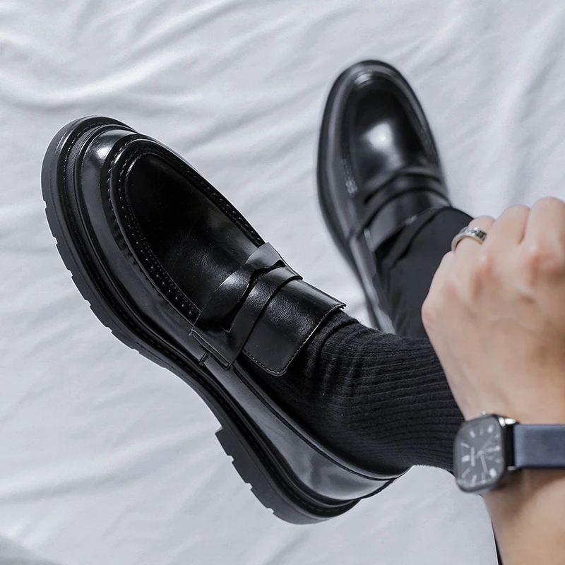 Spring New Luxury Business Formal Brogue Leather Shoes Fashion Slip on Loafers Classic Genuine Leather Casual Soft Sole Moccasin
Spring New Luxury Business Formal Brogue Leather Shoes Fashion Slip on Loafers Classic Genuine Leather Casual Soft Sole Moccasin
