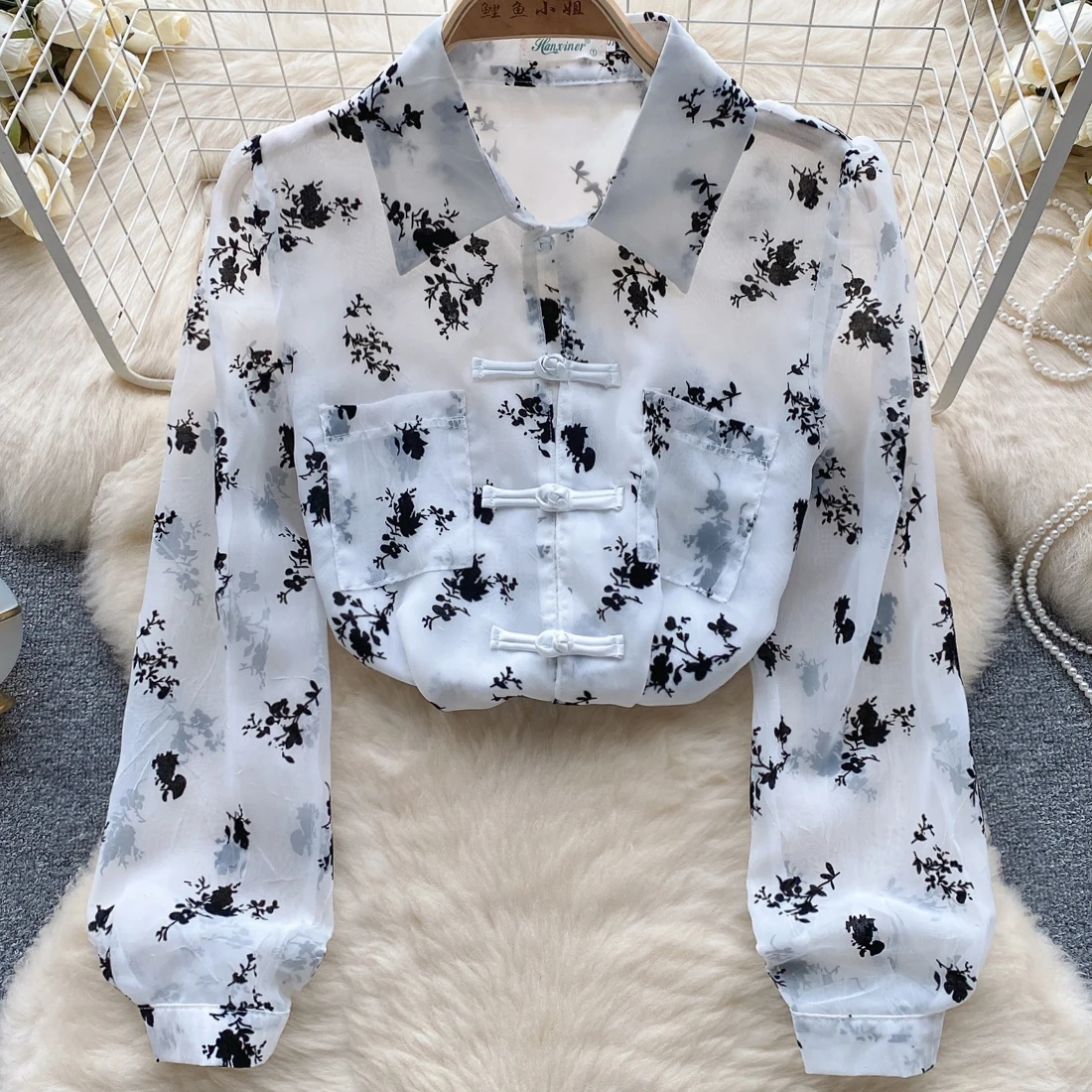 New Chinese Style Sunscreen Shirt for Women Autumn 2023 Printed Long Sleeved Retro Button Blouse Top
New Chinese Style Sunscreen Shirt for Women Autumn 2023 Printed Long Sleeved Retro Button Blouse Top