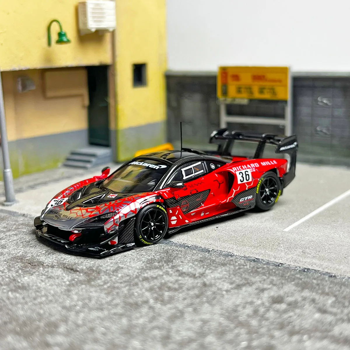 LCD 1:64 Senna GTR Модель автомобиля игрушки для мальчиков подарок сплав игрушки для детей
LCD 1:64 Senna GTR Модель автомобиля игрушки для мальчиков подарок сплав игрушки для детей