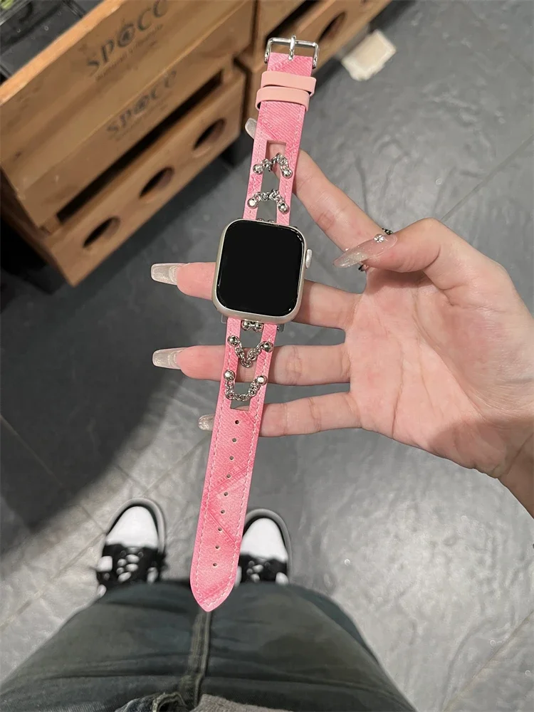 Кожаный ремешок в ретро-стиле для Apple Watch Band 41 мм 49 мм 40 мм 44 мм 42 мм, полый металлический браслет для женщин, iwatch 9 SE 8 7 6 SE 5, 2024
Кожаный ремешок в ретро-стиле для Apple Watch Band 41 мм 49 мм 40 мм 44 мм 42 мм, полый металлический браслет для женщин, iwatch 9 SE 8 7 6 SE 5, 2024